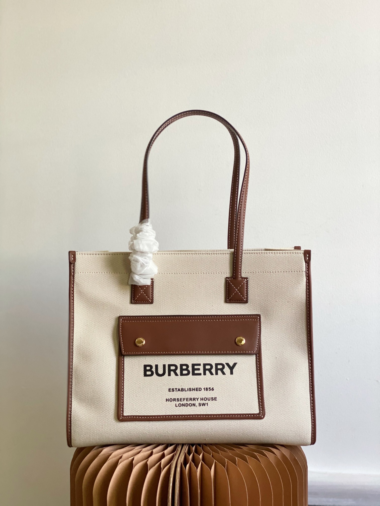 Burberry_Freya-33_12.5_2